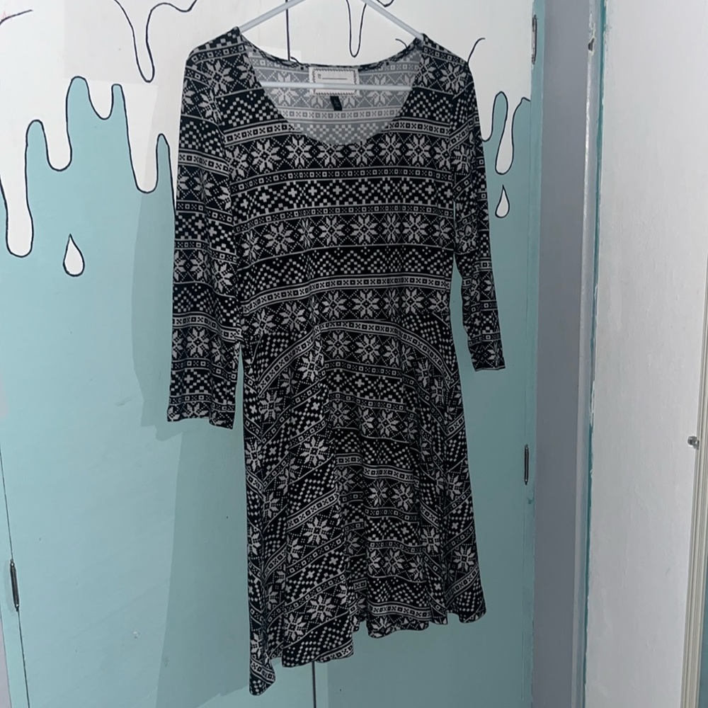 Cropped sleeve short dress